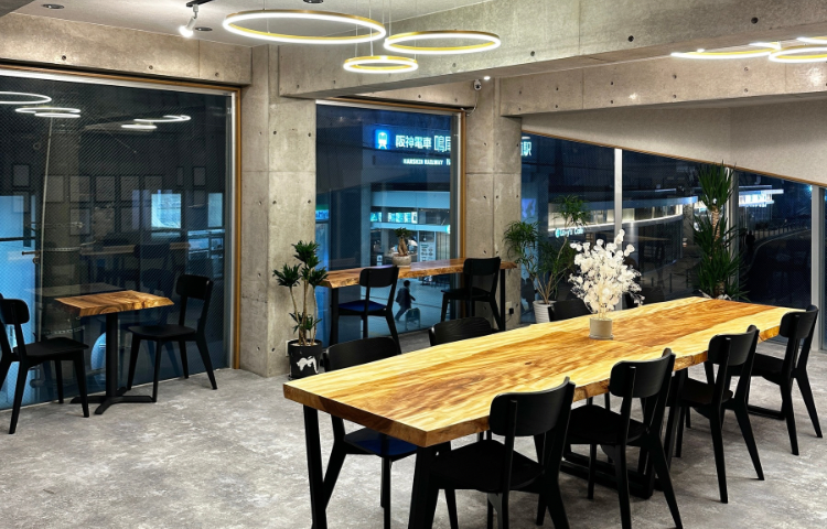 メゾン店舗内テーブル